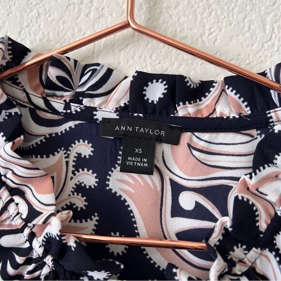 Ann Taylor mock ruffle neck half button up sleeveless leaf print blouse blue - Picture 4 of 5